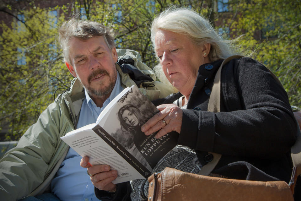 Potrettikuvassa kirjailija Ingrid Wall sekä valokuvaaja Joachim Wall.