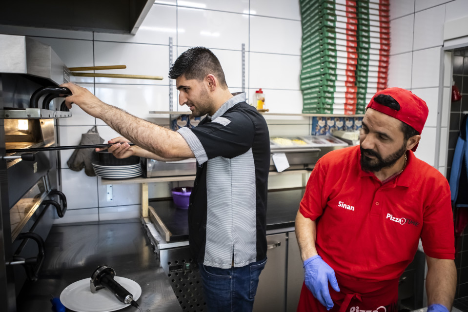 Pizza Time Leinelä. Orhanli Sinan ja Erkan Akgül.