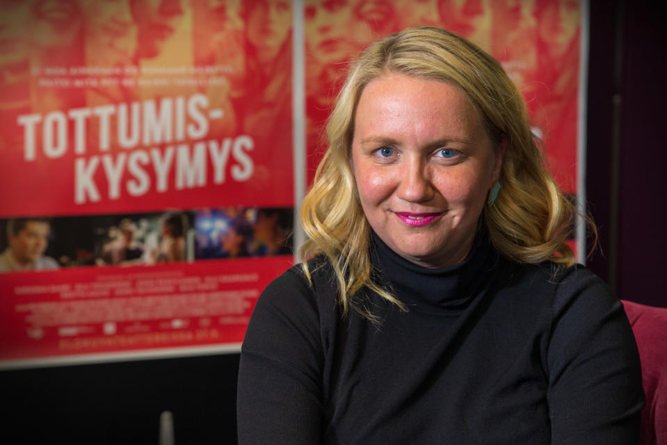 Potrettikuvassa, ohjaaja, Elli Toivoniemi.