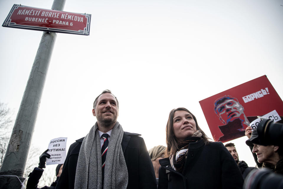 Prahan pormestari Zdeněk Hřib osallistui tapetun oppositiopoliitikon Boris Nemtsovin mukaan nimetyn aukion julkistamistilaisuuteen Prahassa Boris Nemtsovin tyttären Zhanna Nemtsovan kanssa.