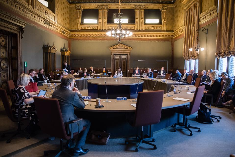Regeringen har samlats till möte om coronarestriktioner den 3 maj 2020.