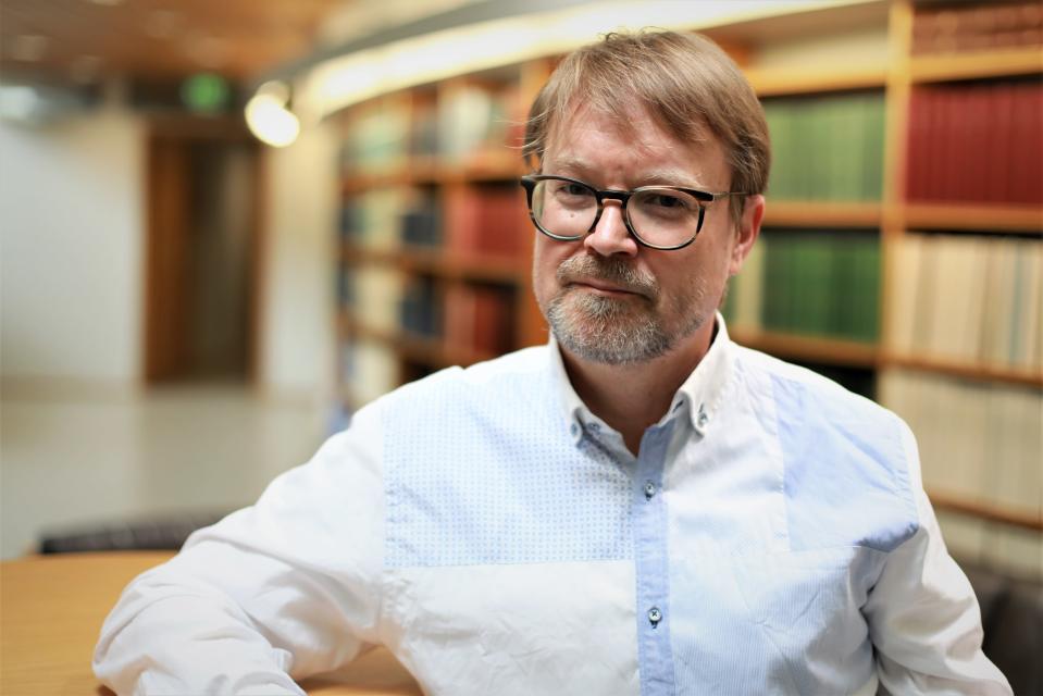 Olli Vapalahti, lääkäri ja tutkija, joka toimii Helsingin yliopiston zoonoosivirologian professorina
