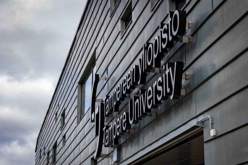 Tampereen Hervannan yliopistokampuksen kyltti