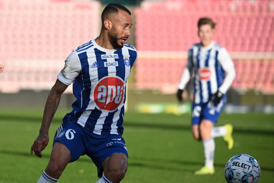 HJK:n keskikenttämies Jair.