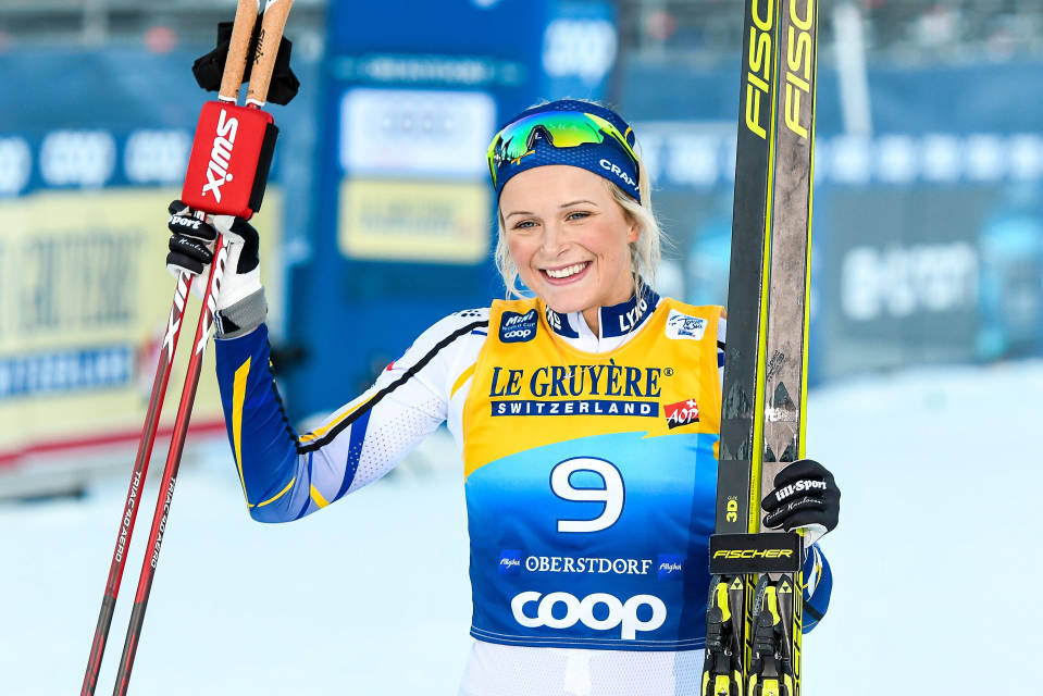 Frida Karlsson iloitsi 31.12.2021 Tour de Skillä 10 kilometrin yhteislähdön kakkossijasta.