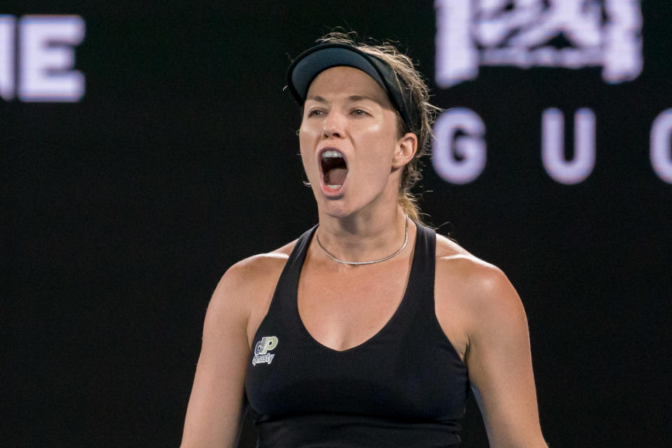 Danielle Collins tenniskentällä.