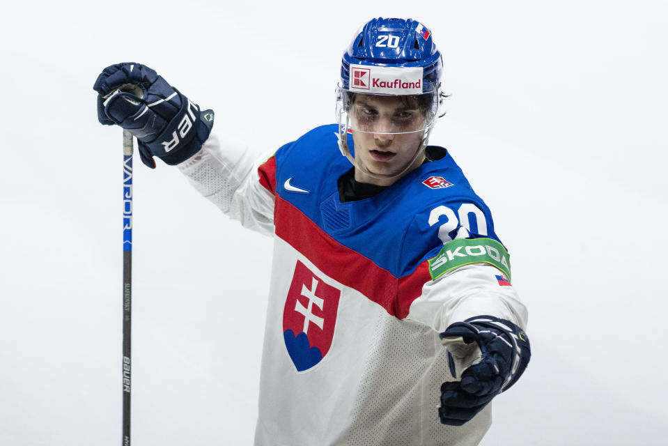 Juraj Slafkovsky jääkiekon MM-kisoissa 2022 ottelussa Slovakia–Sveitsi.