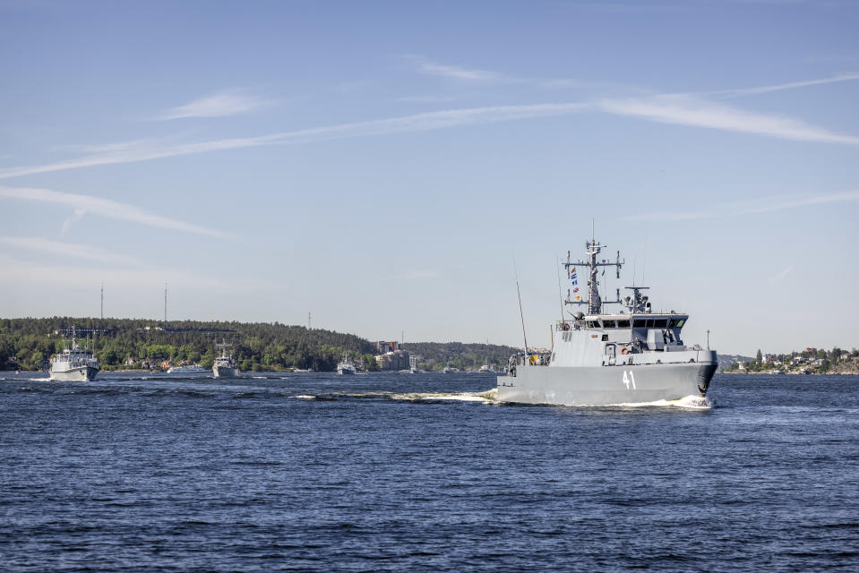 Merivoimien aluksia Tukholman saaristossa.