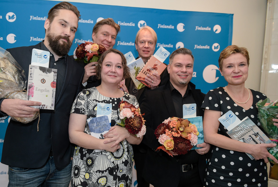 Finlandia-ehdokkaat Jukka Viikilä, Riku Korhonen, Emma Puikkonen, Peter Sandström, Tommi Kinnunen ja Sirpa Kähkönen palkintoehdokkaiden julkistamistilaisuudessa.