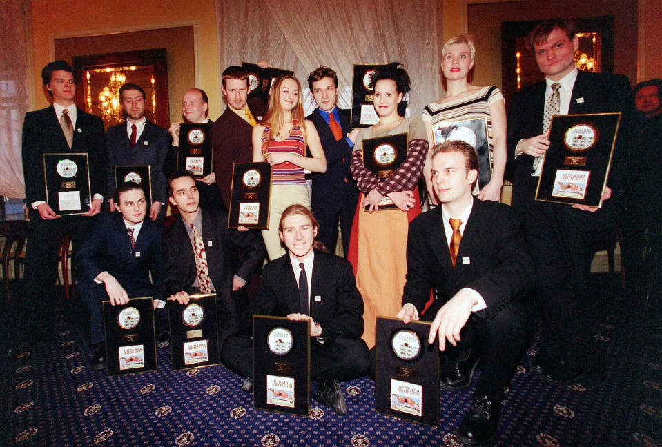 Ultra Bra yhtye vastaanotti kultalevyn Kroketti-albumistaan vuonna 1998.