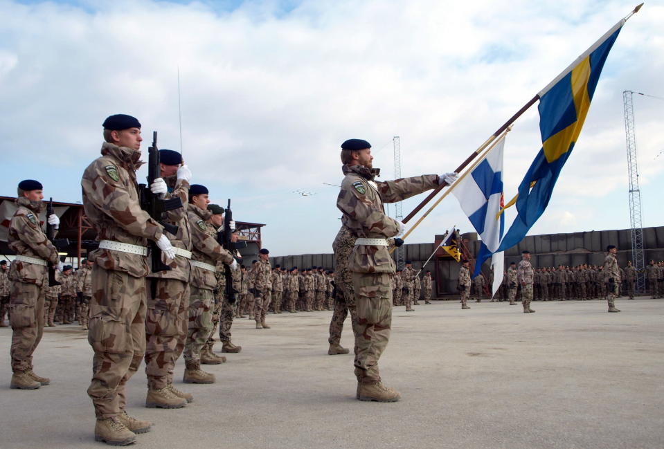 Suomalaisia ja ruotsalaisia Nato-sotilaita.