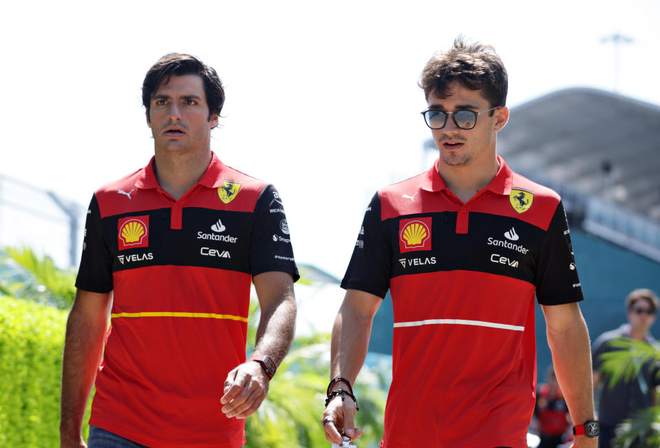 Ferrarin Carlos Sainz ja Charles Leclerc.