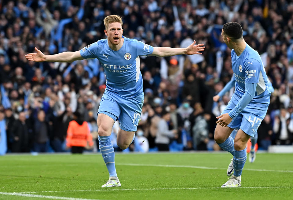Kevin de Bruyne iskee Real Madridia vastaan Mestarien liigan välierässä 26.4.2022.