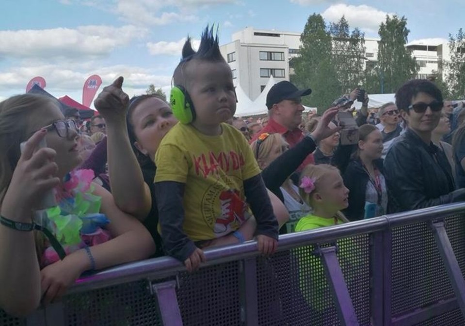 Onni Klamydian keikalla Kajaanissa.