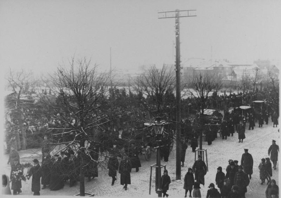 Vilmsille järjestettiin Virossa suuret hautajaiset vuonna 1920.