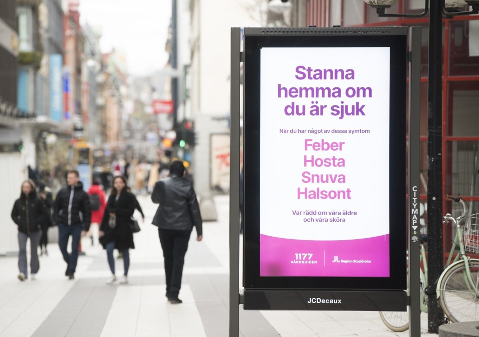 Koronaviruspandemiaan liittyvä varoitustaulu