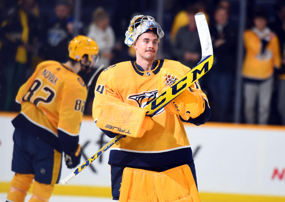 Juuse Saros kuvattuna marraskuussa 2021 Nashvillen ja Anaheimin ottelussa.