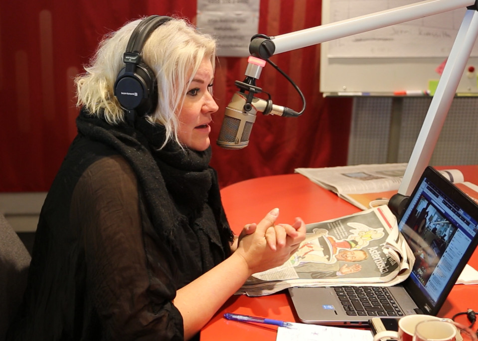 Radio Novan Aamun juontaja Minna Kuukka