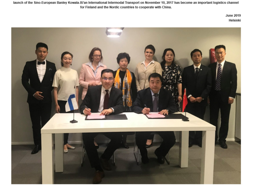 Yhteisrintamaan kuuluva kiinalaisdelegaatio vieraili Erlin Yangin luona Helsingissä kesäkuussa 2019. Keskellä seisova nainen on Shi Xiaohong. Hän on Yangin omistaman yhtiön nettisivujen mukaan Yhteisrintaman ministeri ja ulkokiinalaisten yhdistyksen puheenjohtaja Xianin kaupungista. Erlin Yang kuvassa etualalla vasemmalla.
