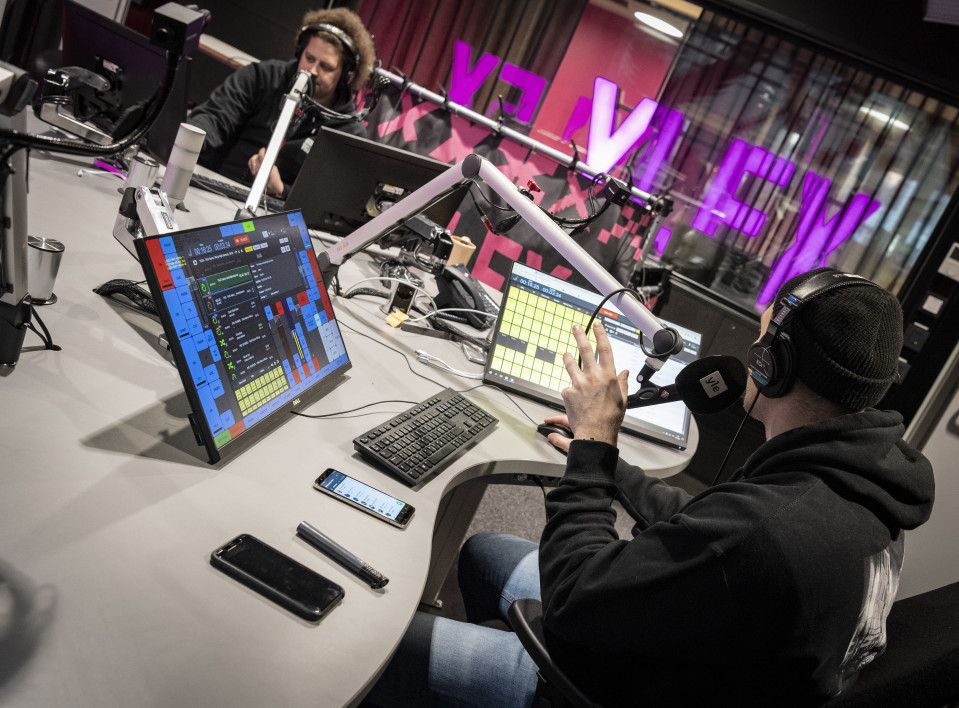 Viki ja Köpi studiossa.