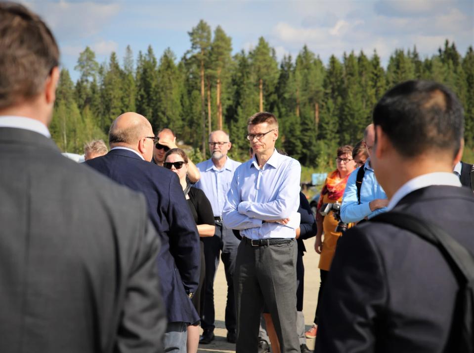 Finnpulp-sellutehtaan suunnitellun rakennuspaikan esittelyä Korkeimman hallinto-oikeuden presidentille Kari Kuusiniemelle.