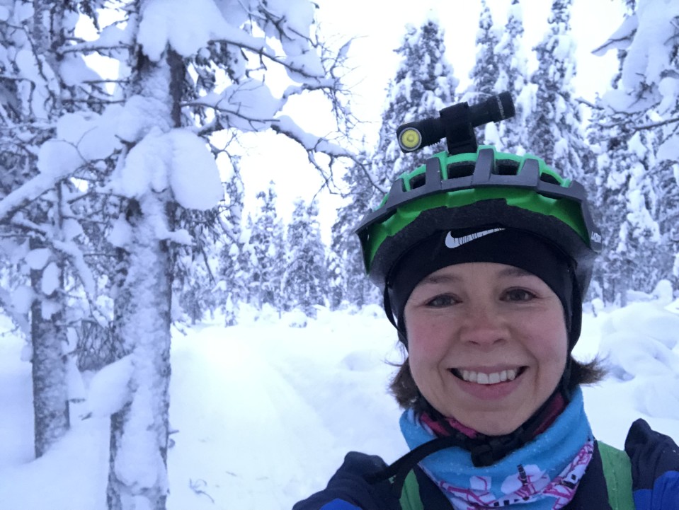 Tiina Puputti pyöräili, hiihti ja ui Lapissa Kiilopäällä jouluna.