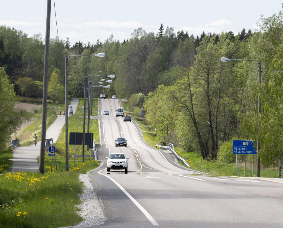 Itäväylän liikennettä.