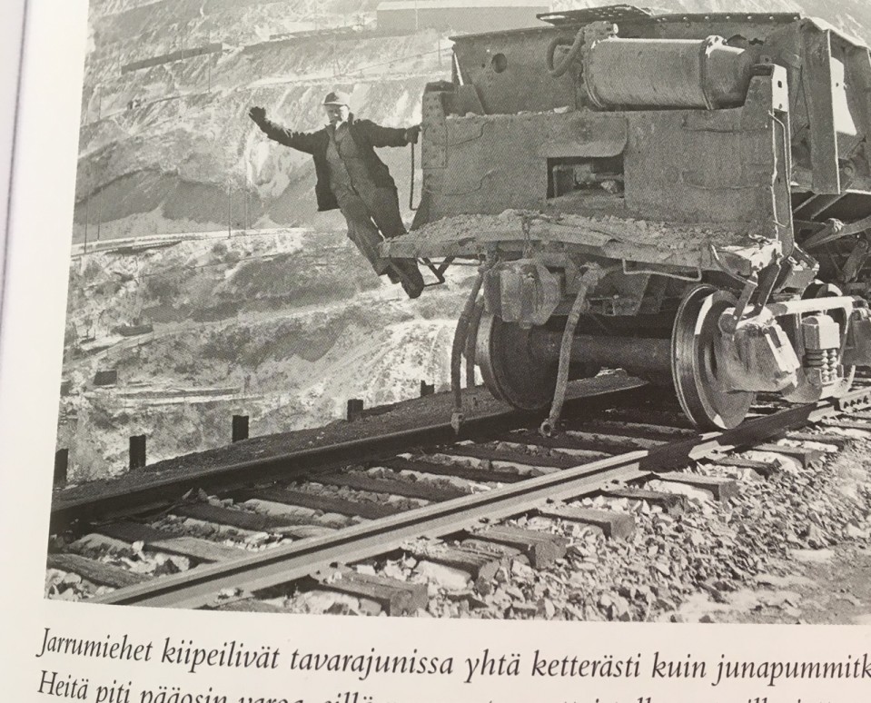 Kuvitusta toimittaja Jenni Stammeierin Suomalaiset junapummit -kirjasta (Docendo Oy, Jyväskylä. 2019)