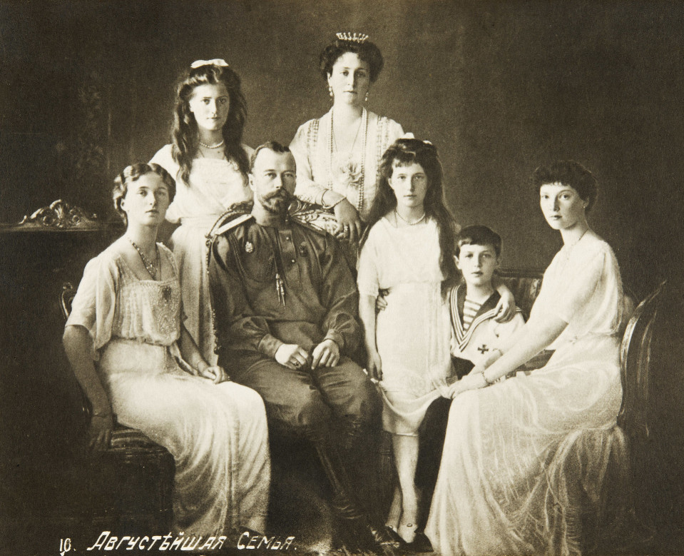 Venäjän keisari Nikolai II perheineen.