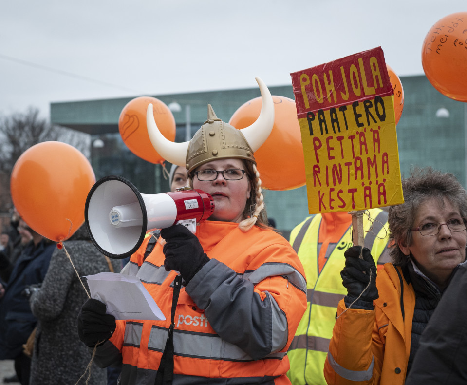 Postilaisten mielenilmaus eduskuntatalolla