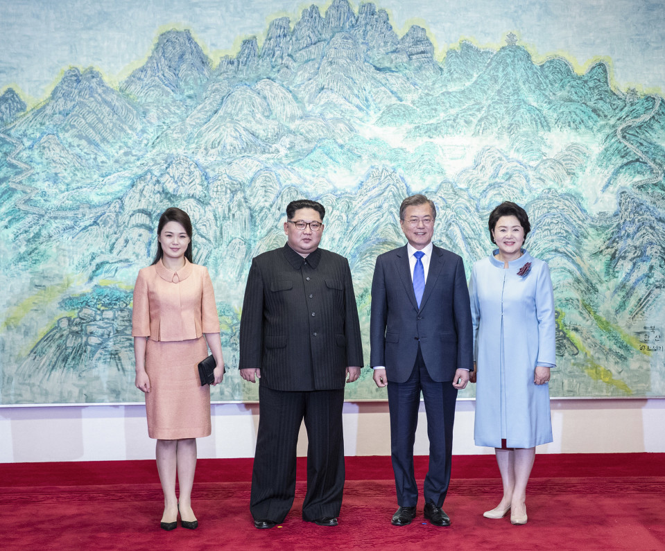 Ri Sol-ju, Kim Jong-Un, Moon Jae-In ja Kim Jung-sook.