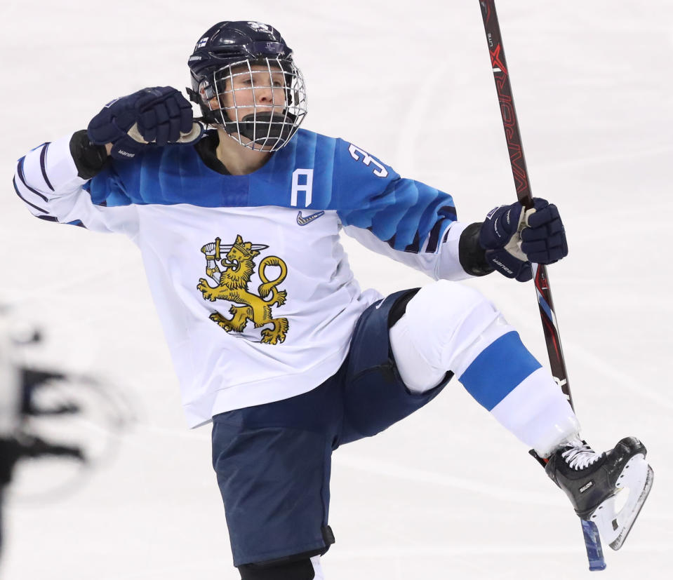 Michelle Karvinen firar mål