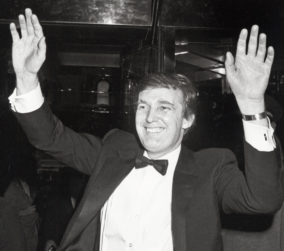Donald Trump juhli kirjansa The Art of The Deal julkaisua New Yorkissa vuonna 1987.