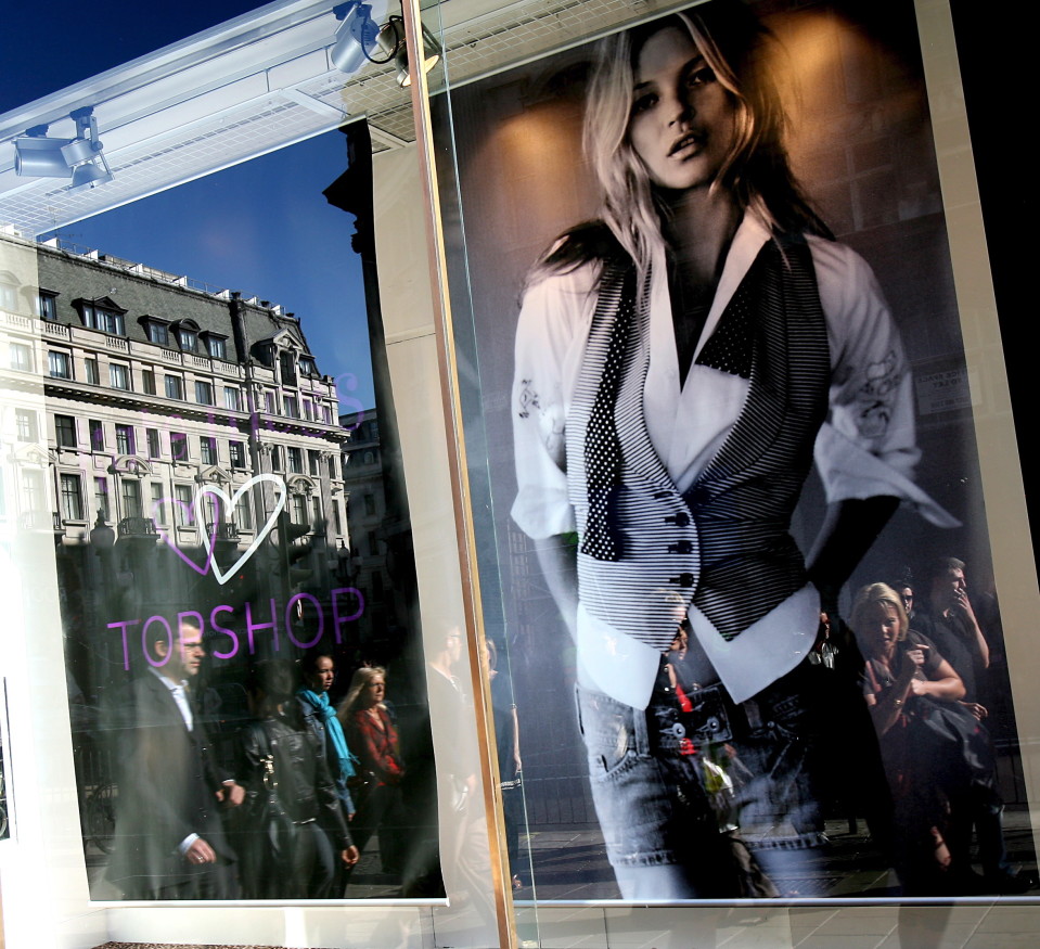 Topshop-vaateliikkeen näyteikkuna Lontoossa.