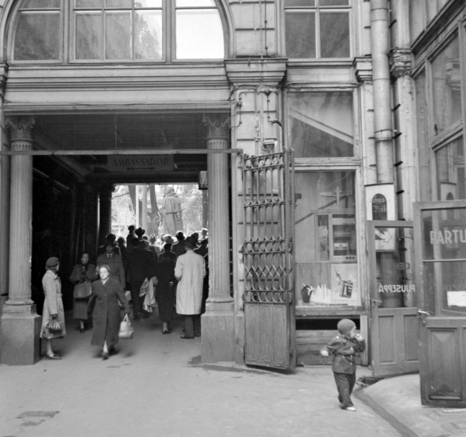 Eino Leinon muistomerkin paljastustilaisuus.