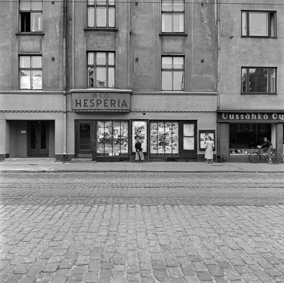 Korttelikino Bio Hesperia Helsingissä kuvattuna 1953.
