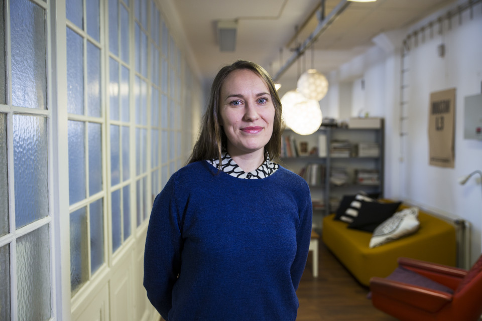 Aalto-yliopiston muotoilun laitoksen väitöskirjatutkija, yrittäjä Hella Hernberg, Jätkäsaaren makasiini