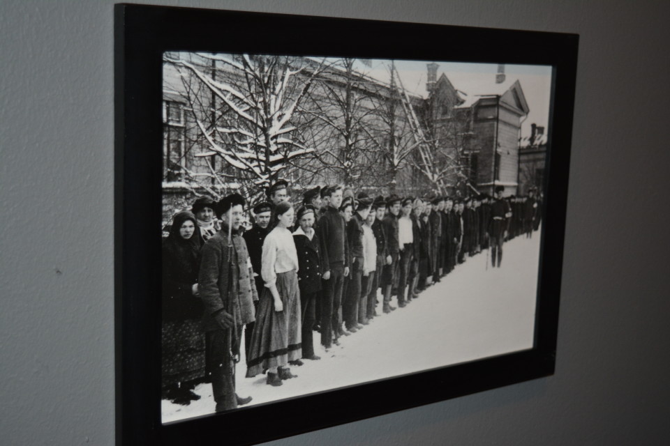 Kansan Arkiston kuva Vaasasta 1918. Kuva on esillä Seinäjoen Suojeluskuntamuseossa.