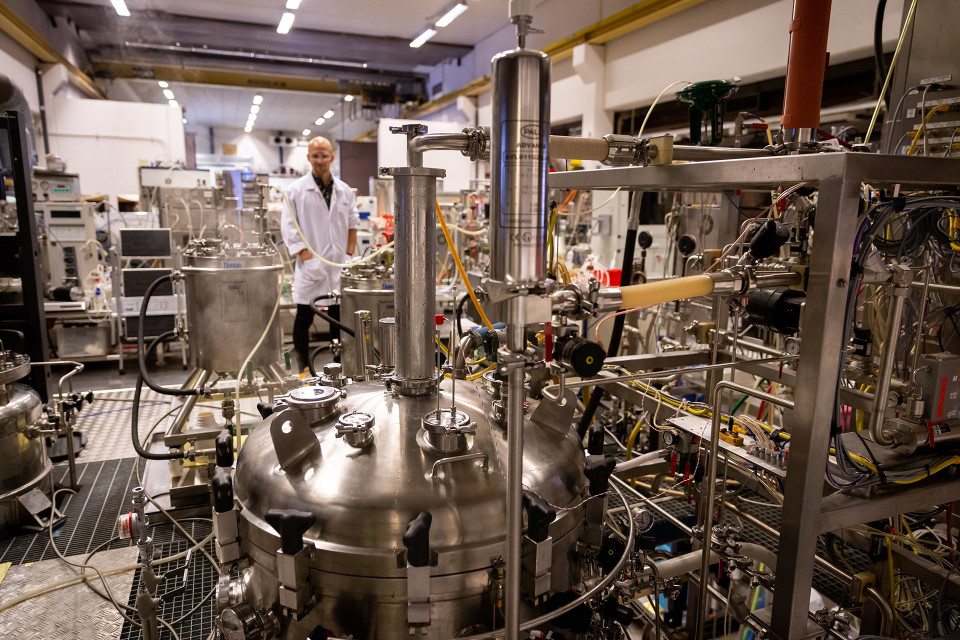 VTT:n tutkija ja biotekniikan tohtori Lauri Reuter, VTT:n laboratorio, Espoo, 21.8.2018.