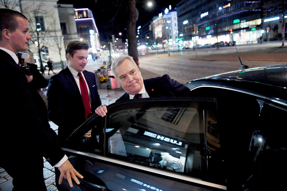 Antti Rinne poistumassa puolueen eduskuntavaalien vaalivalvojaisista.