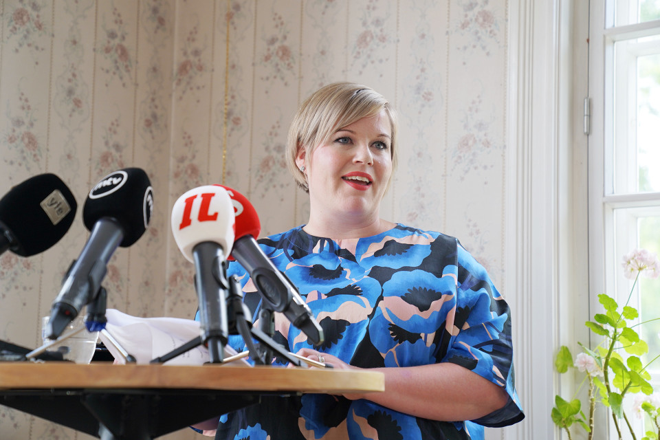 Annika Saarikko perusteli torstaina puheenjohtajakisaan lähtöään: ”En halua olla ihminen, joka jää nurkkapöytään jupisemaan.”
