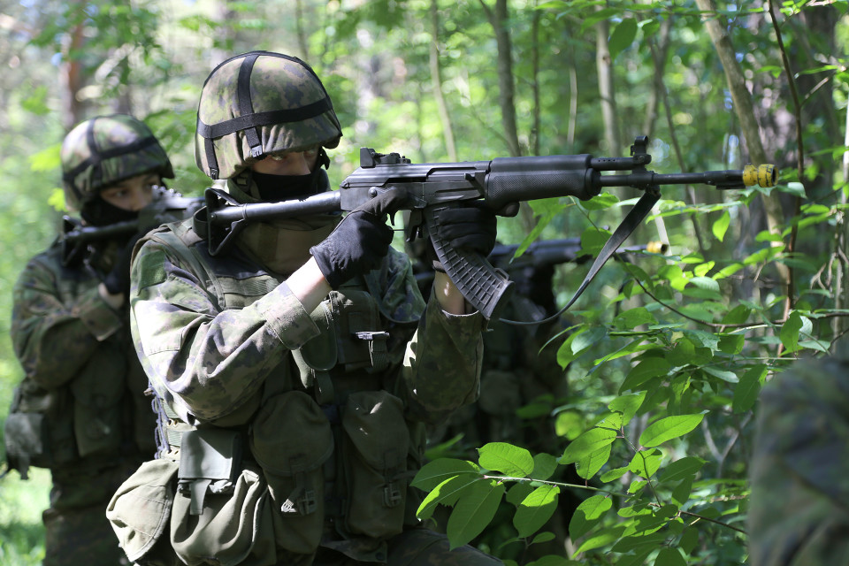 Maastopuku M05.