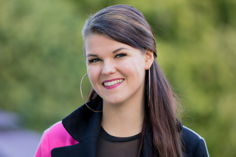 Saara Aalto X Factor -talon pihalla.