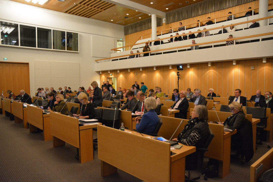 Tampereen valtuusto ratikakeskustelussa