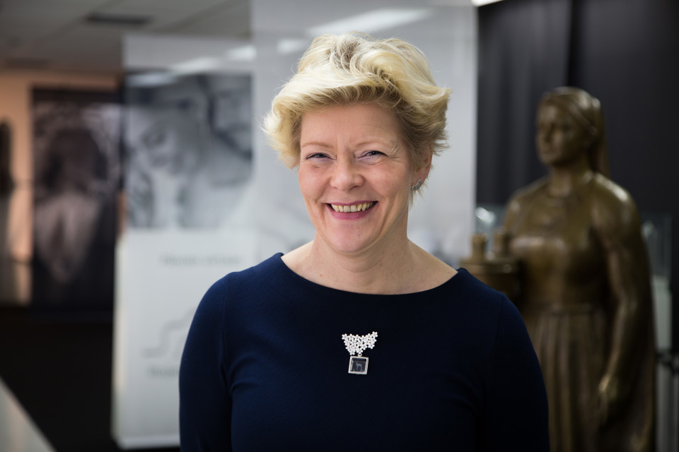 Toimitusjohtaja Riitta Huuhtanen.