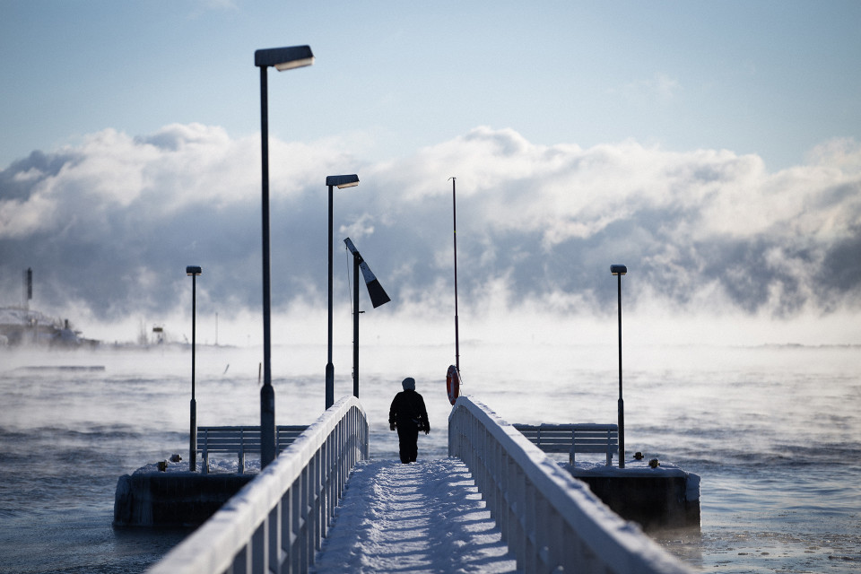 Merisumu pakkanen Kaivopuisto Helsinki.
