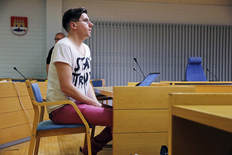 Perussuomalaiset Nuoret ry:n entinen puheenjohtaja Sebastian Tynkkynen Oulun käräjäoikeudessa keskiviikkona 11. tammikuuta.