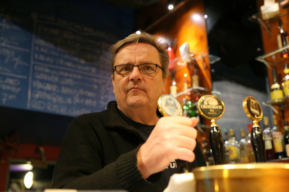 Sakari Kuosmanen on näytellyt useita ravintola-alalle sijoittuvia rooleja Aki Kaurismäen elokuvissa.