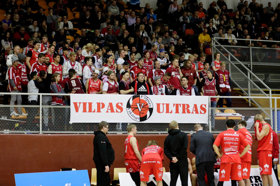 Salon Vilppaan faneja Helsingissä.