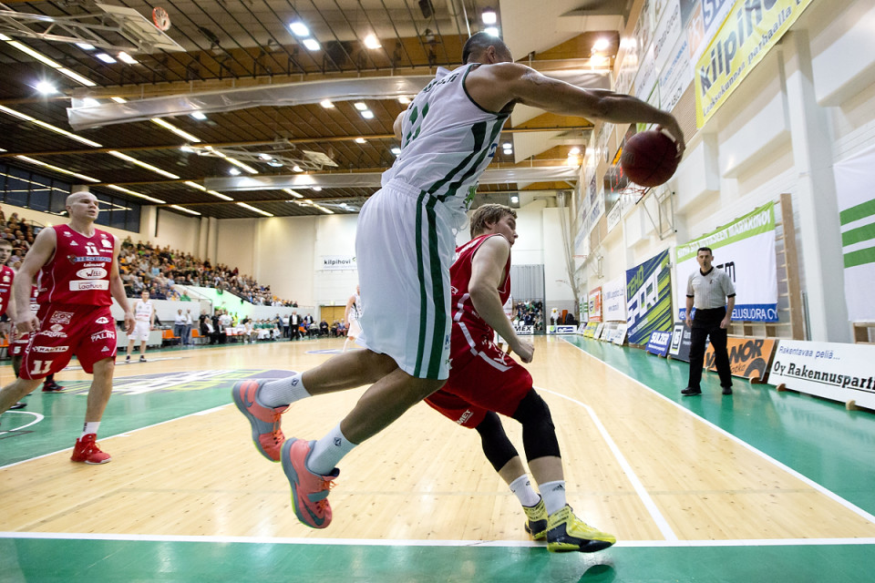 Korisliigan koripallo-ottelu, välierä, KTP vs Bisons